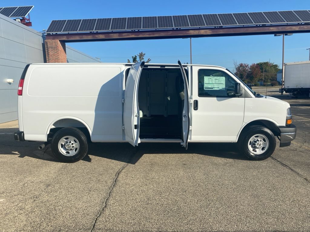 2025 Chevrolet Express Cargo Work Van - Photo 10