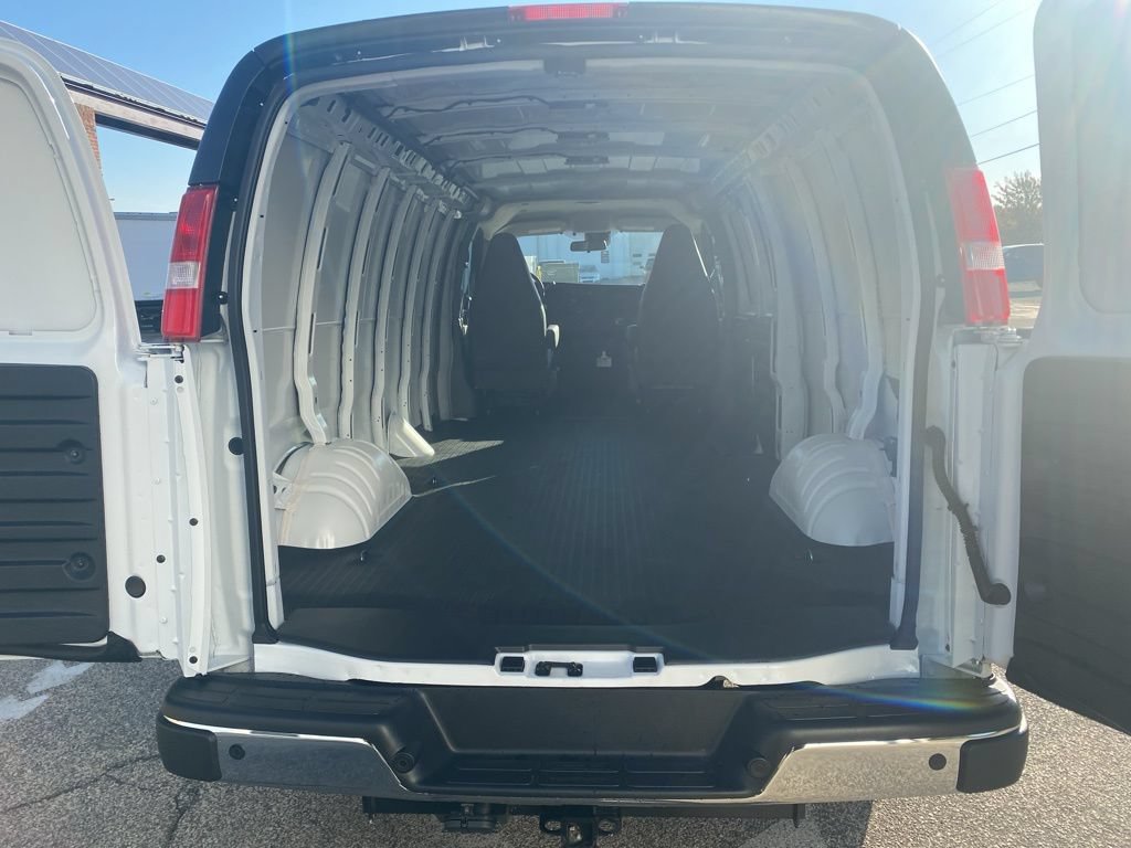 2025 Chevrolet Express Cargo Work Van - Photo 7