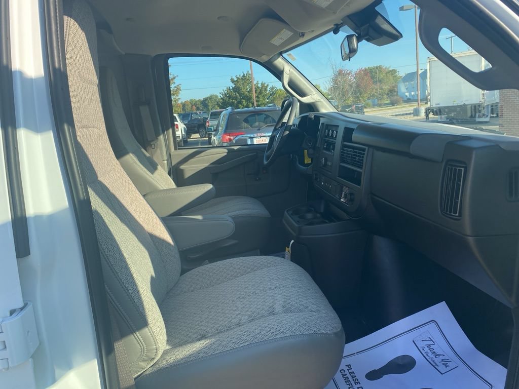 2025 Chevrolet Express Cargo Work Van - Photo 13