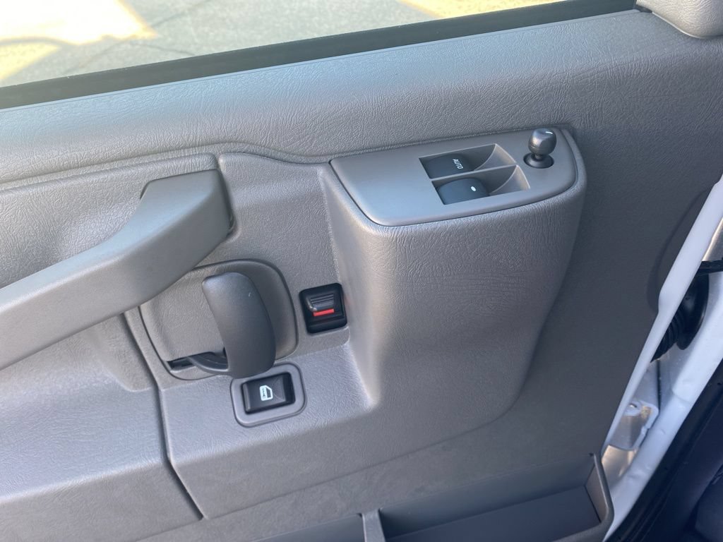 2025 Chevrolet Express Cargo Work Van - Photo 18