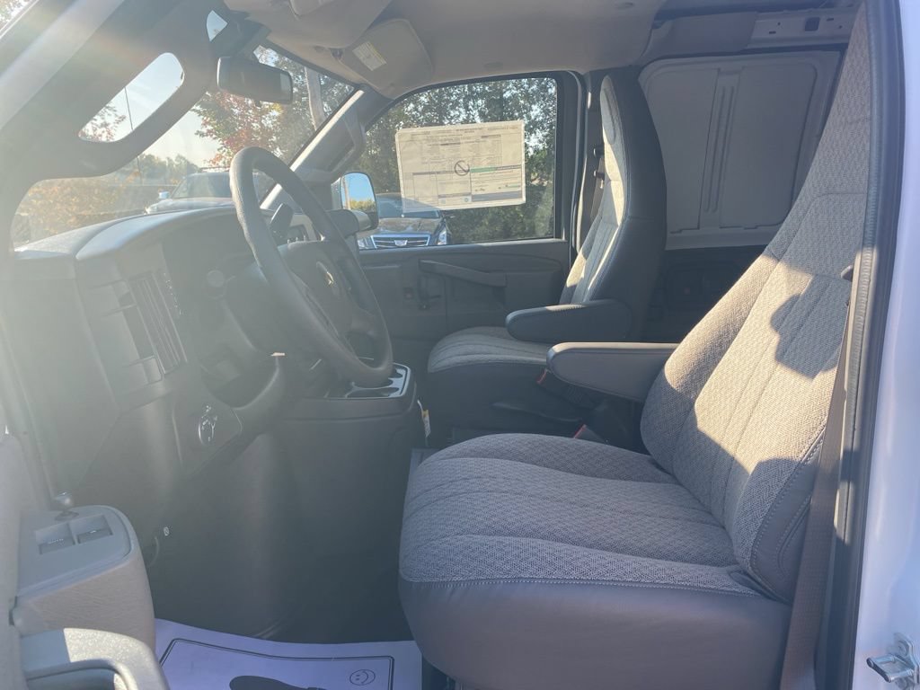 2025 Chevrolet Express Cargo Work Van - Photo 11