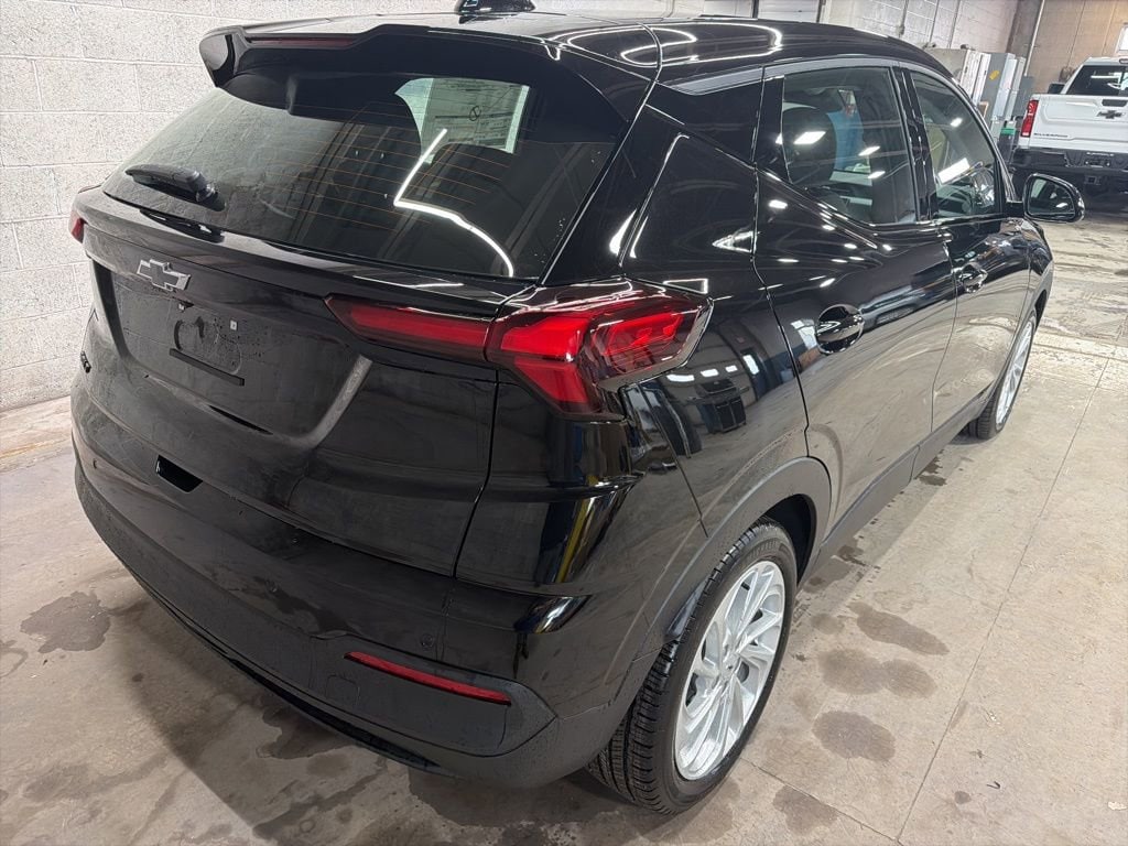2027 Chevrolet Bolt LT - Photo 7