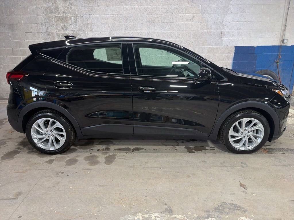2027 Chevrolet Bolt LT - Photo 8