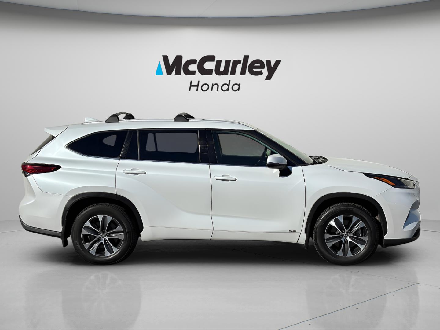 Used 2022 Toyota Highlander Hybrid XLE SUV