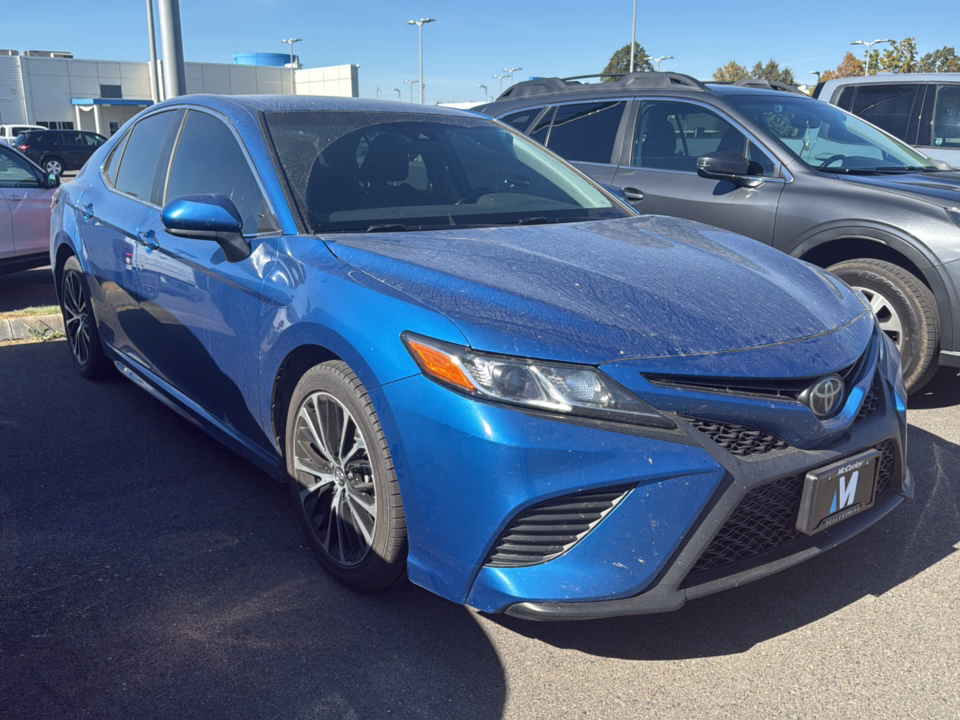 Used 2019 Toyota Camry SE Sedan