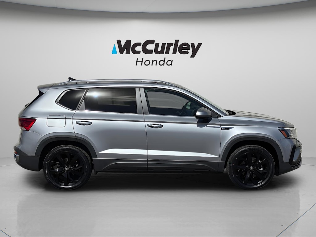 Used 2022 Volkswagen Taos 1.5T SE 4MOTION SUV
