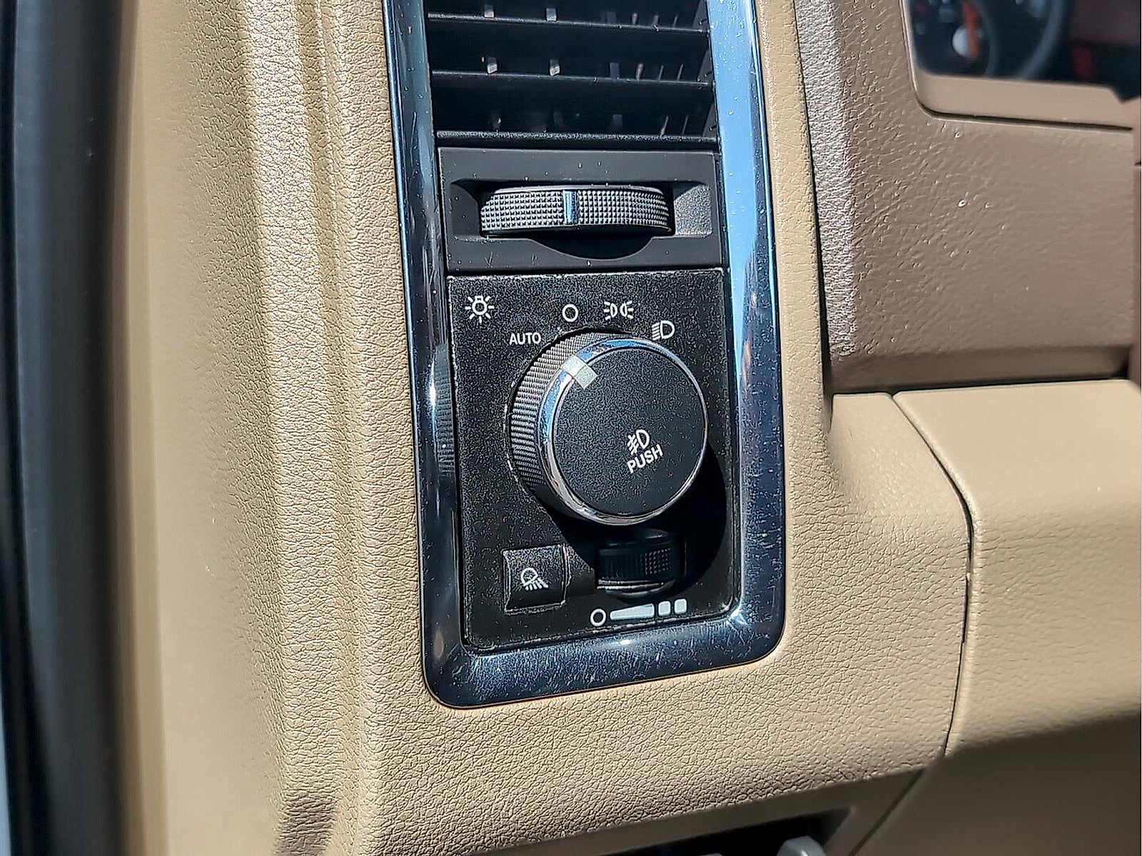 2012 RAM Ram 1500 Pickup Laramie Longhorn - Photo 18