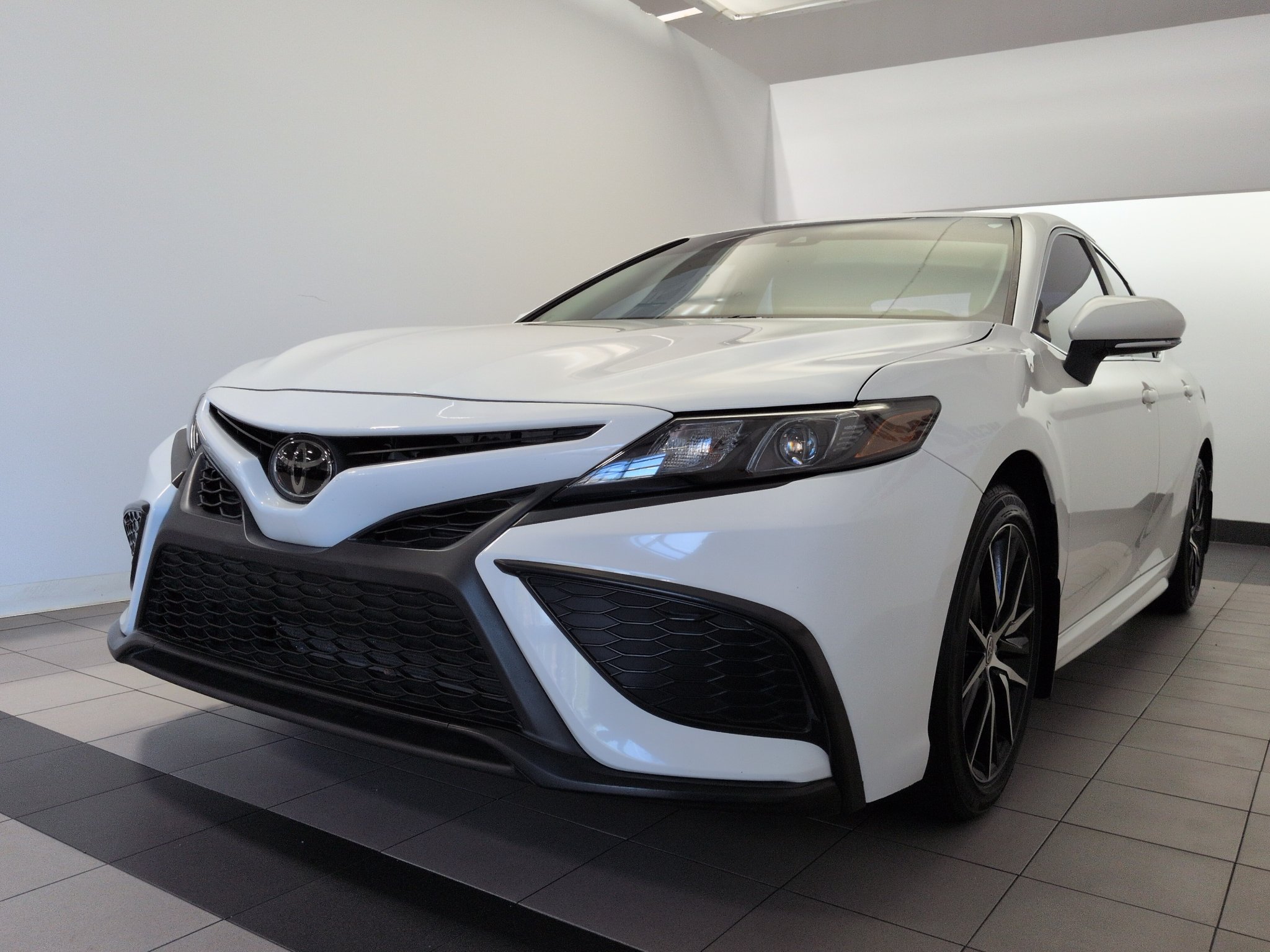 Used 2024 Toyota Camry SE SE Auto