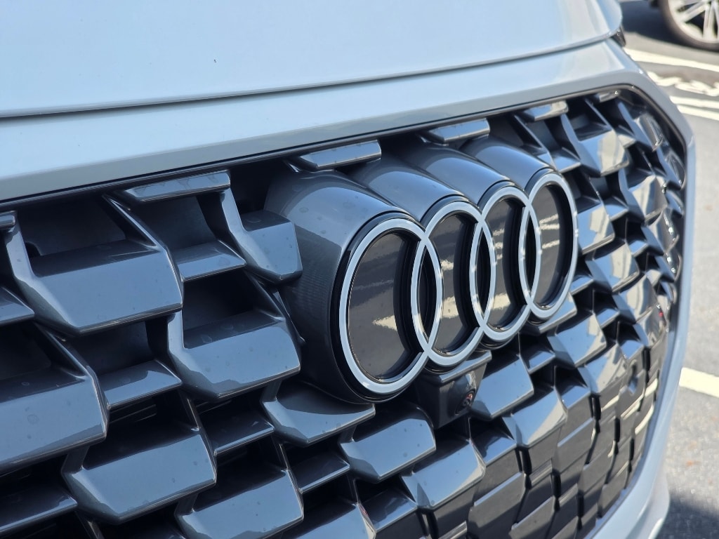 New 2026 Audi Q5 2.0T Premium SUV