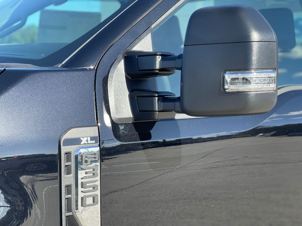 2026 Ford F-350 Super Duty XL - Photo 10