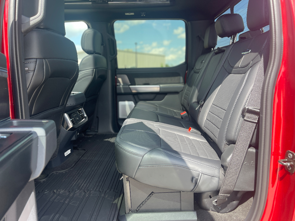 2026 Ford F-250 Super Duty Platinum - Photo 37