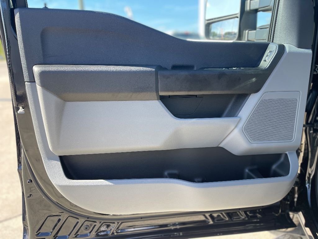 2026 Ford F-350 Super Duty XL - Photo 11