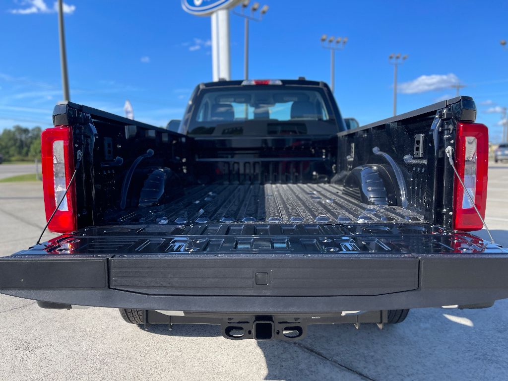 2026 Ford F-350 Super Duty XL - Photo 9