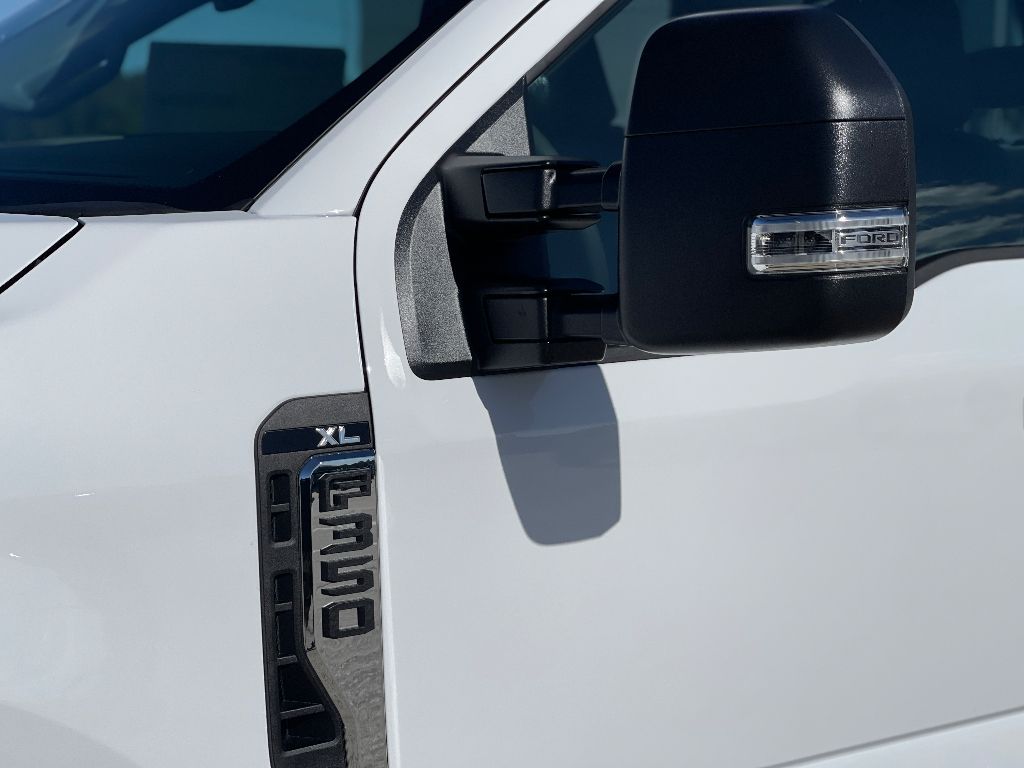 2026 Ford F-350 Super Duty XL - Photo 9