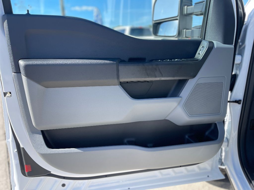 2026 Ford F-350 Super Duty XL - Photo 10