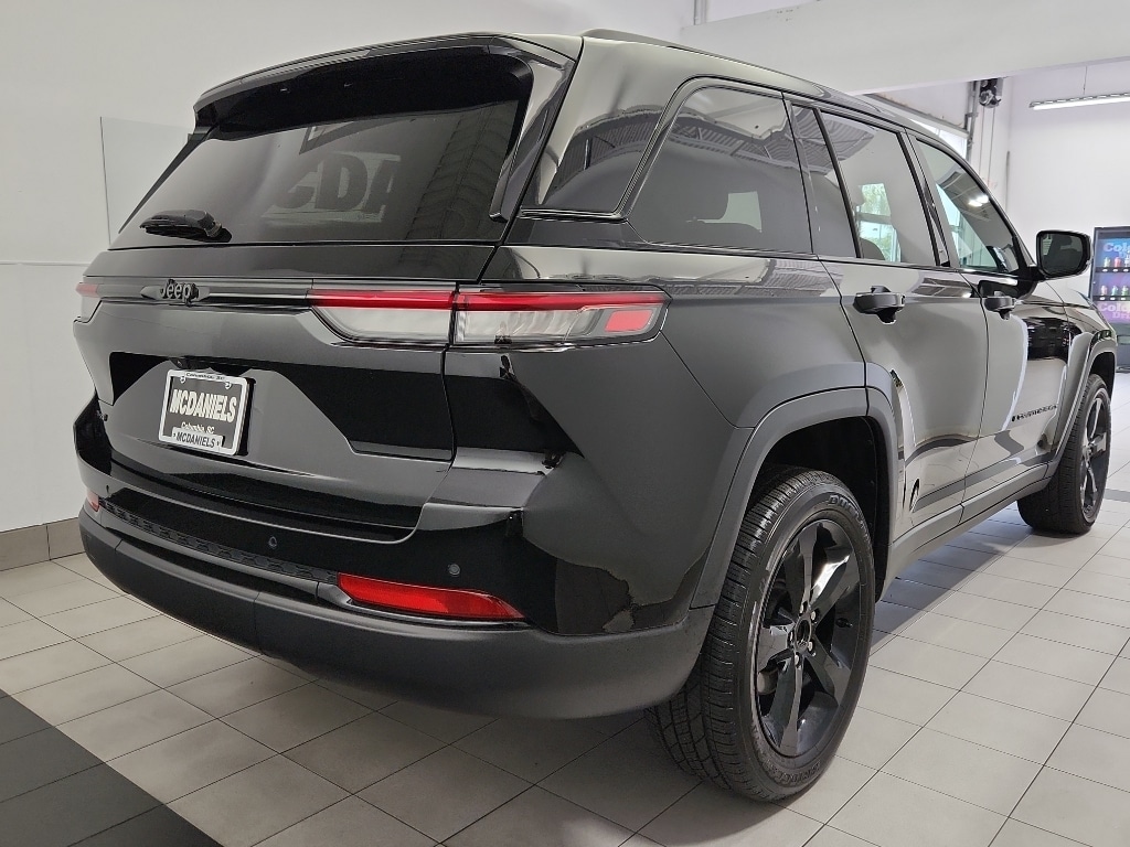 Used 2024 Jeep Grand Cherokee Laredo SUV