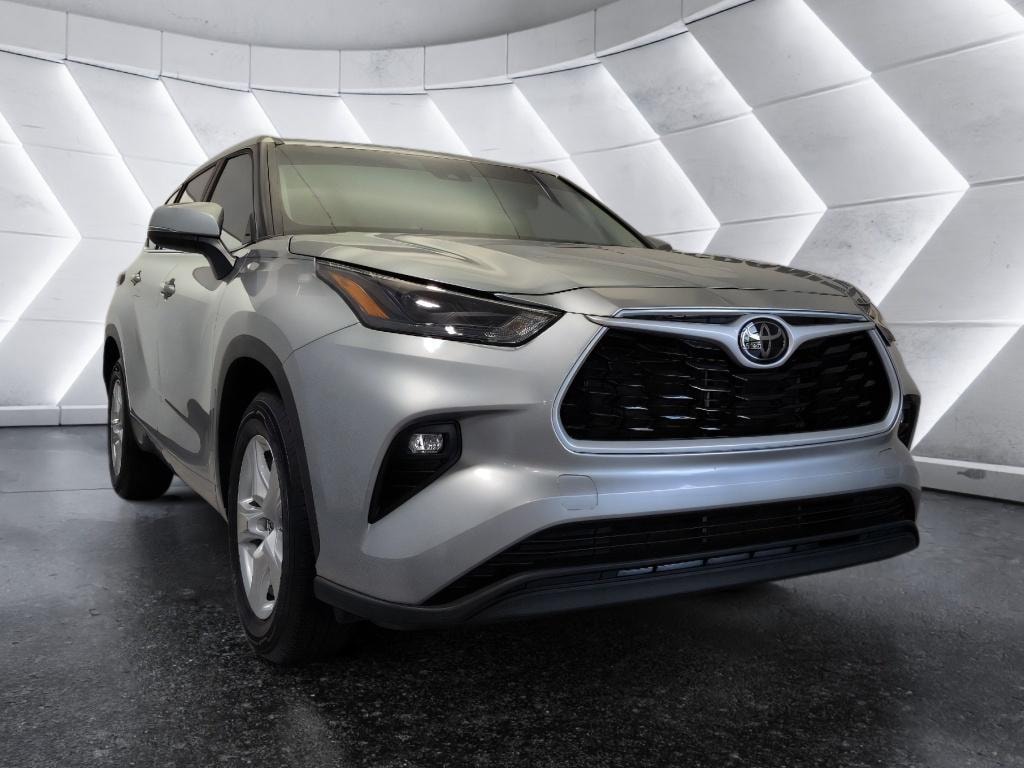Used 2023 Toyota Highlander LE Sport Utility