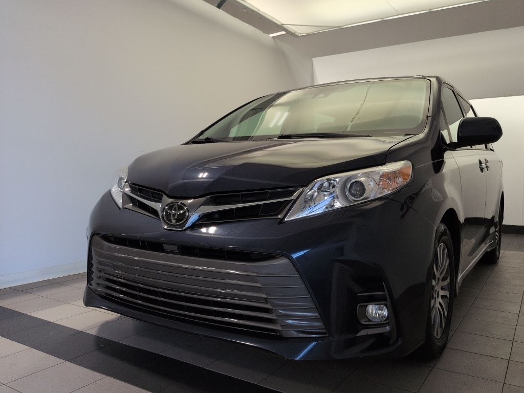 Used 2018 Toyota Sienna XLE 8 Passenger Van Passenger Van