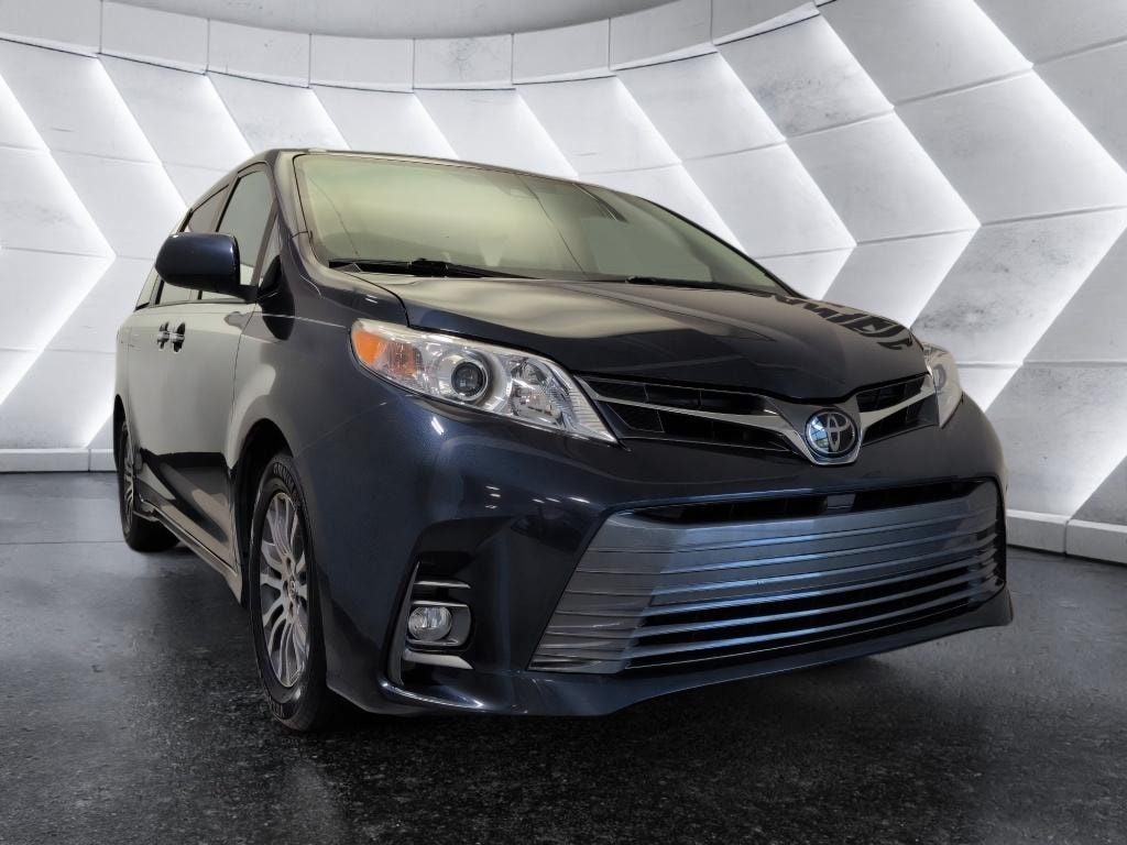 Used 2018 Toyota Sienna XLE 8 Passenger Van Passenger Van