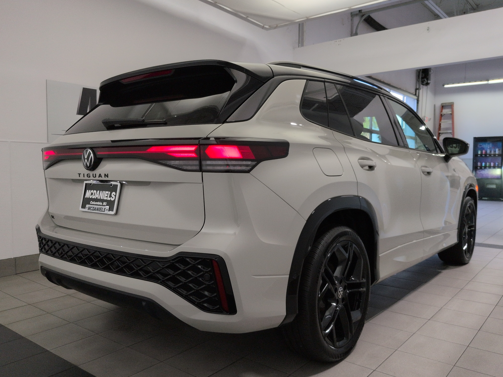 New 2026 Volkswagen Tiguan SE R-Line Black Sport Utility