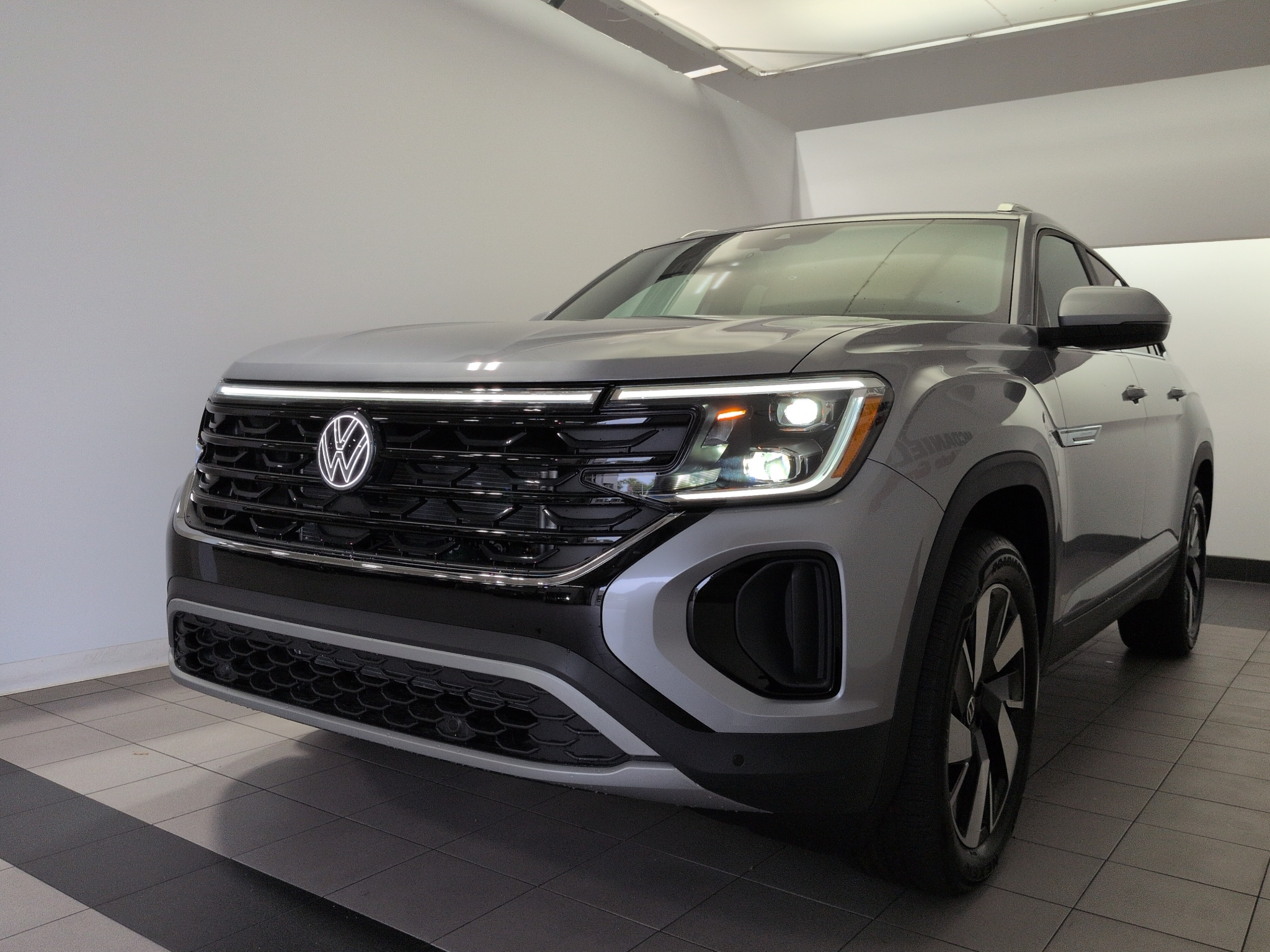 New 2026 Volkswagen Atlas Cross Sport 2.0T SE w/Technology Sport Utility