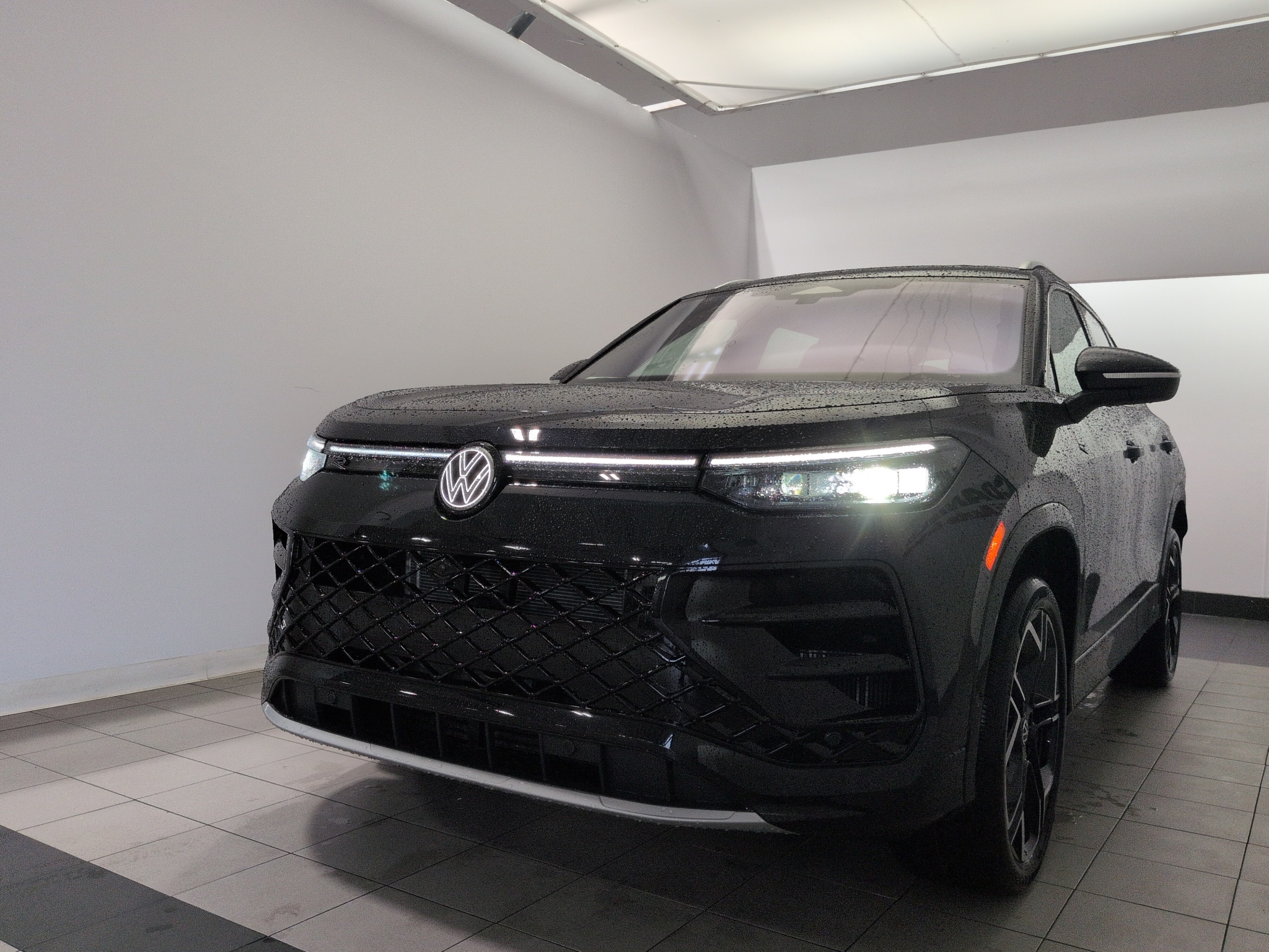 New 2026 Volkswagen Tiguan SEL R-Line Turbo Sport Utility