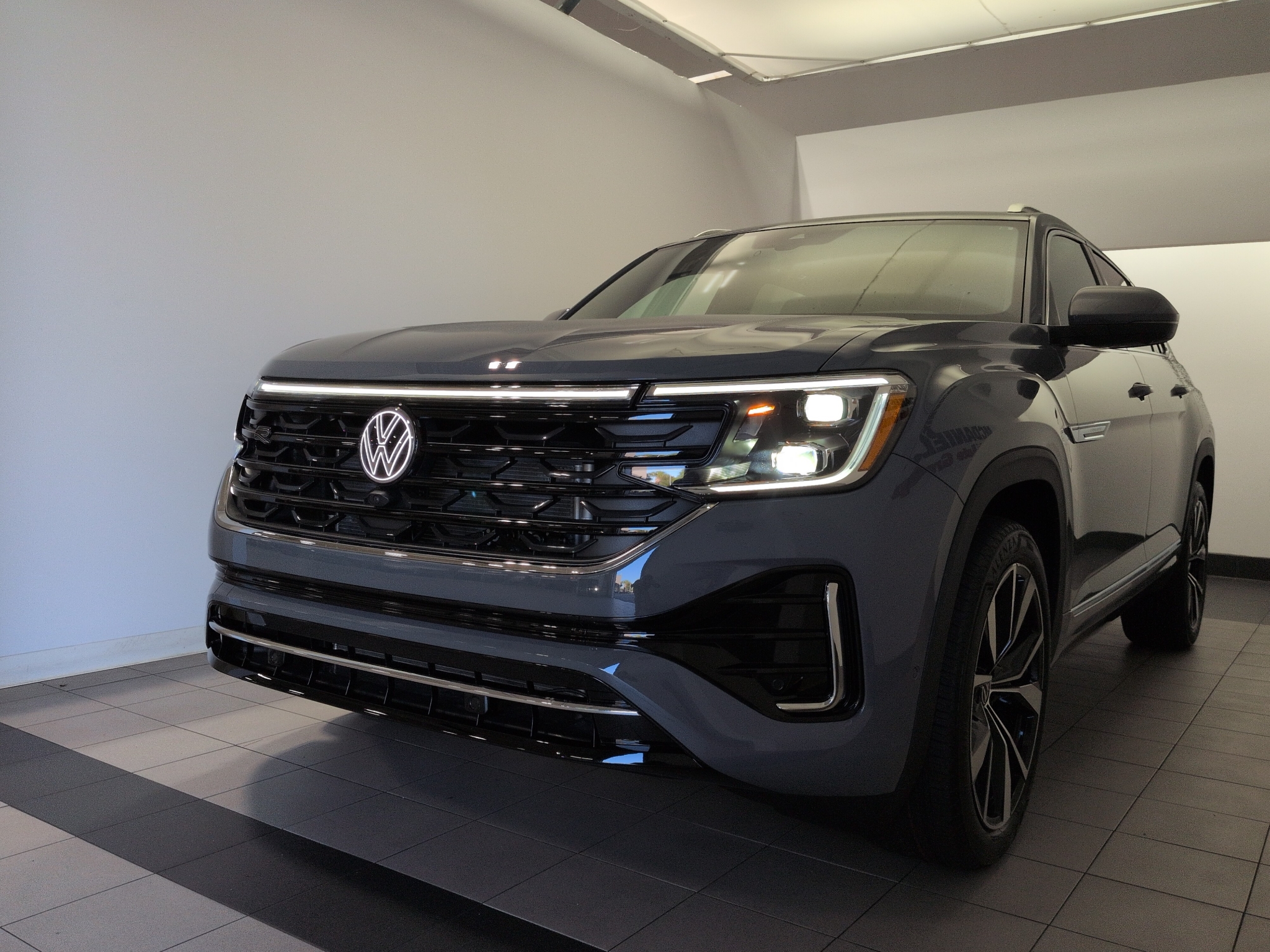 New 2026 Volkswagen Atlas Cross Sport 2.0T SEL Premium R-Line Sport Utility