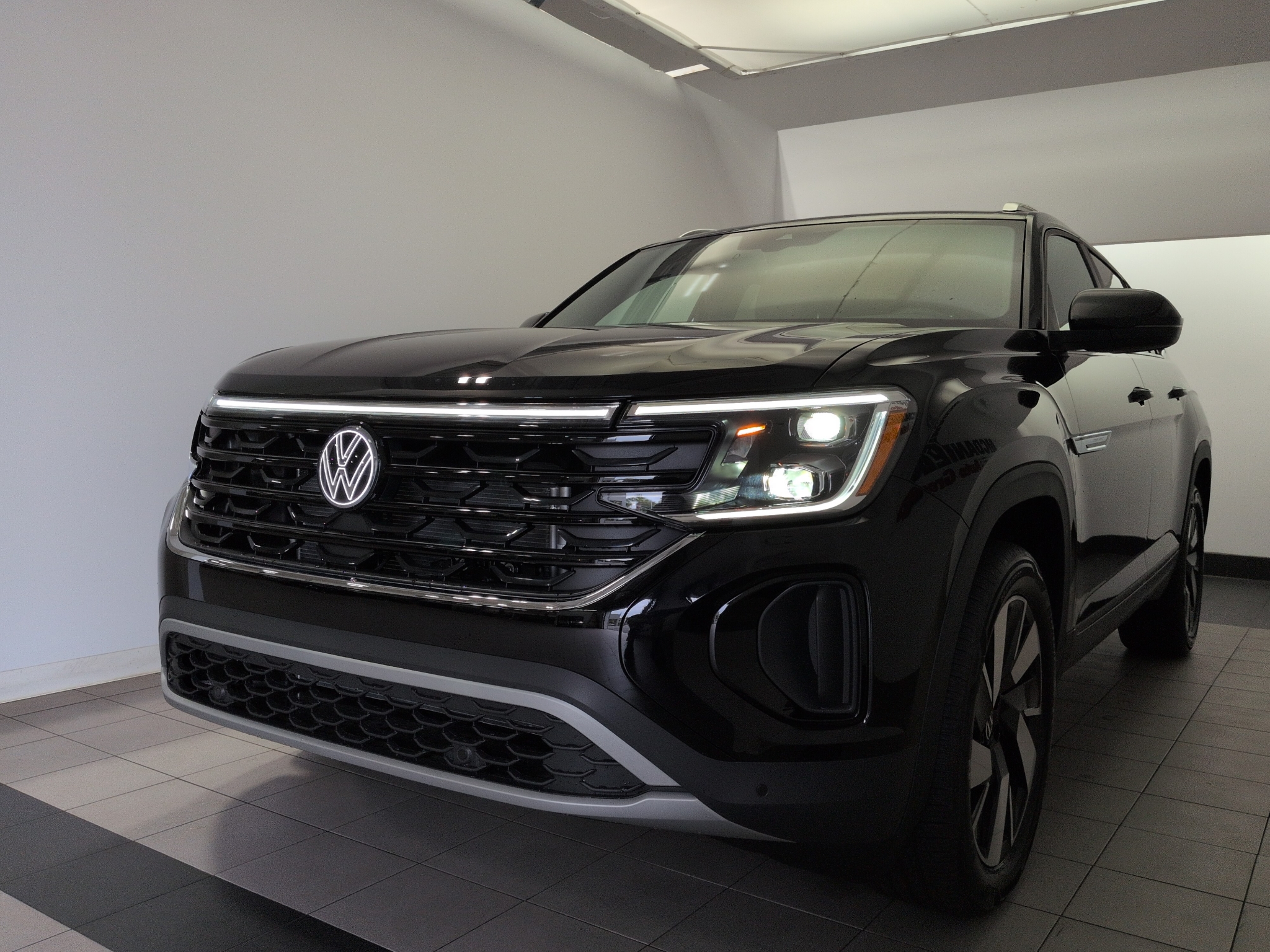New 2026 Volkswagen Atlas Cross Sport 2.0T SE w/Technology Sport Utility