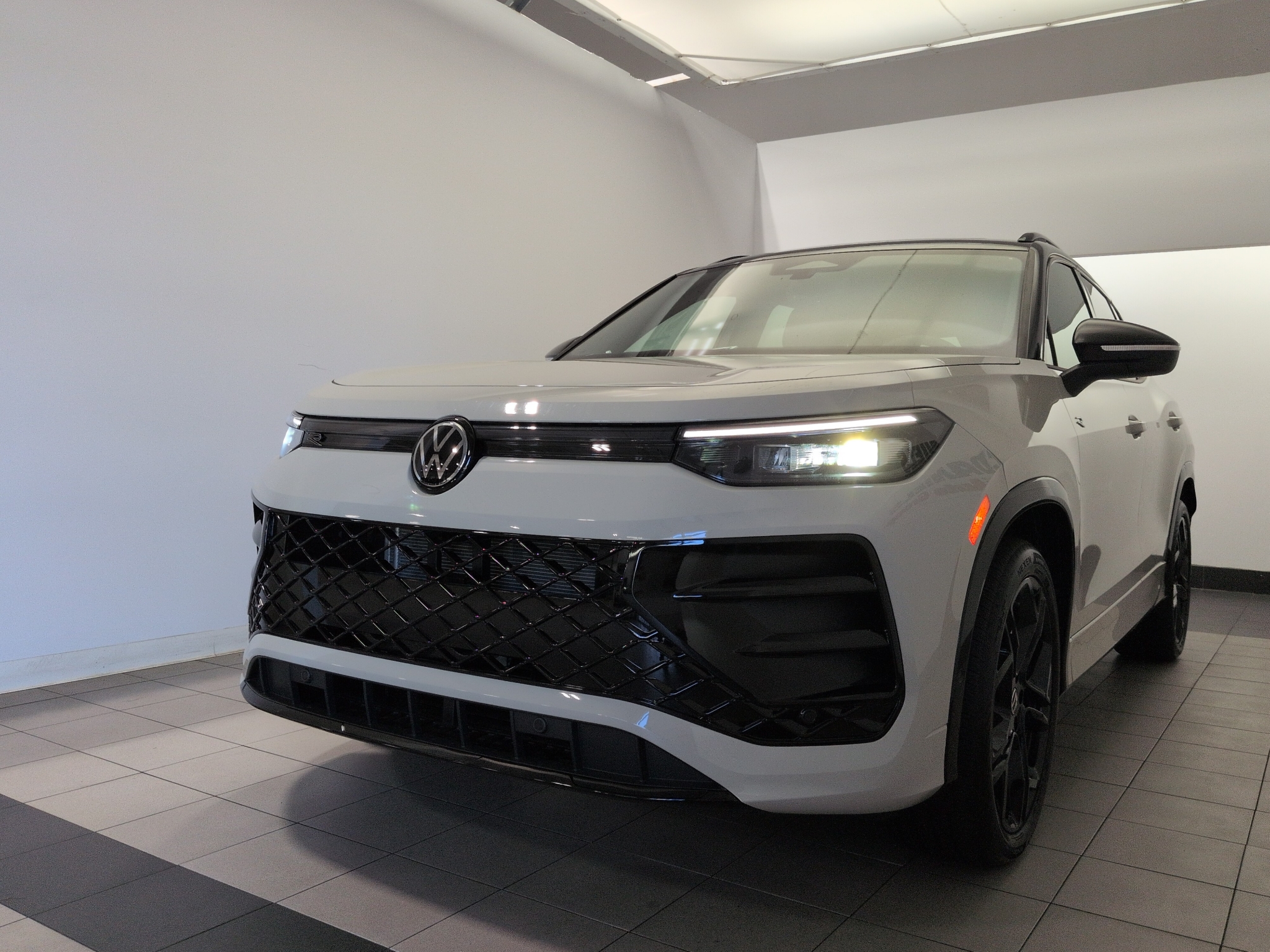 New 2026 Volkswagen Tiguan SE R-Line Black Sport Utility