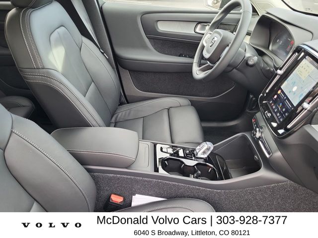 2026 Volvo XC40 Ultra - Photo 17