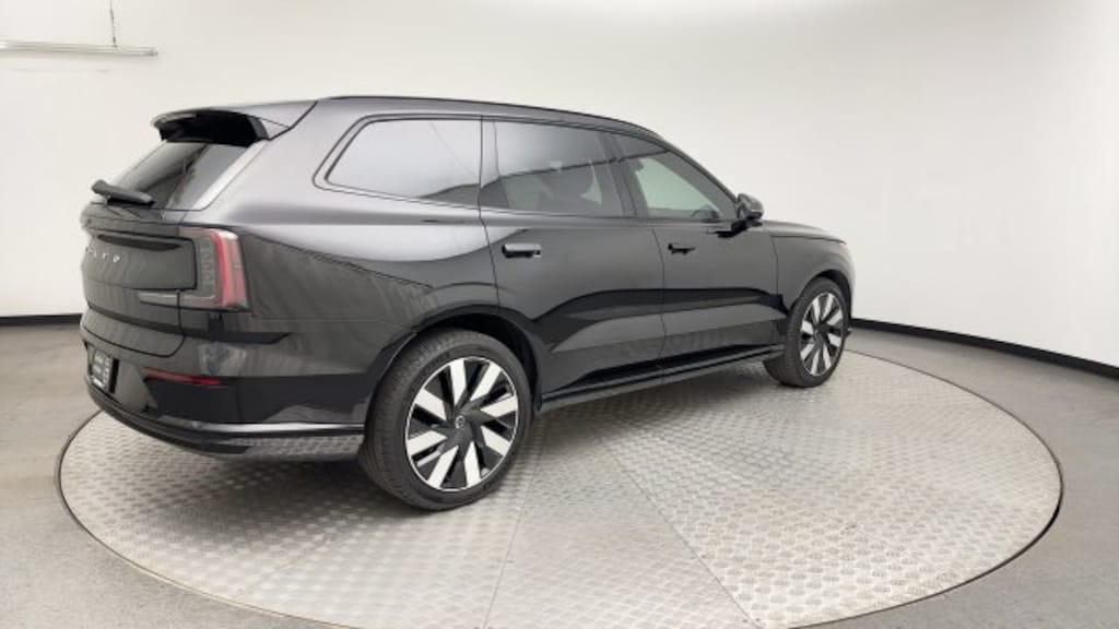 Certified 2025 Volvo EX90 Twin Motor Ultra 6-Seater SUV
