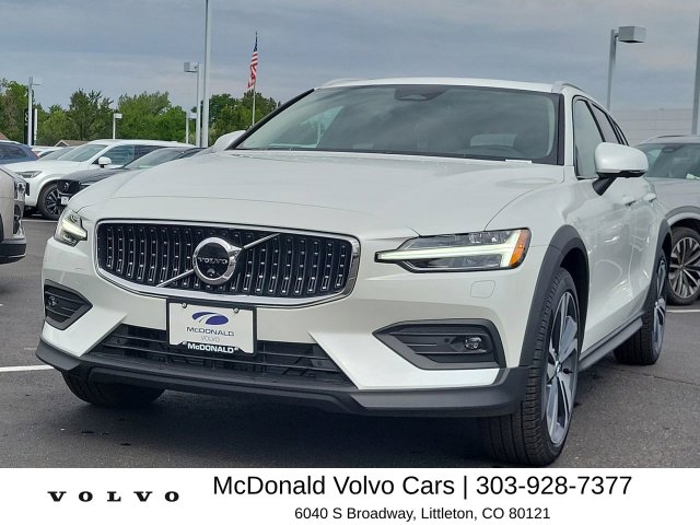 2026 Volvo V60 Cross Country Plus