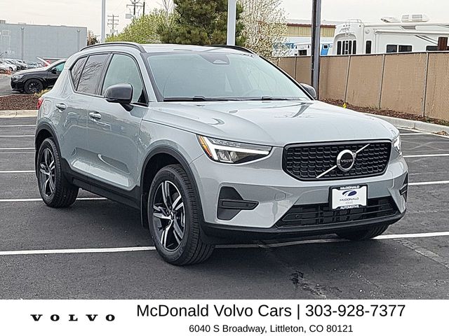 New 2026 Volvo XC40 B5 Core SUV