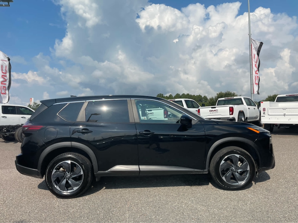Used 2025 Nissan Rogue SV