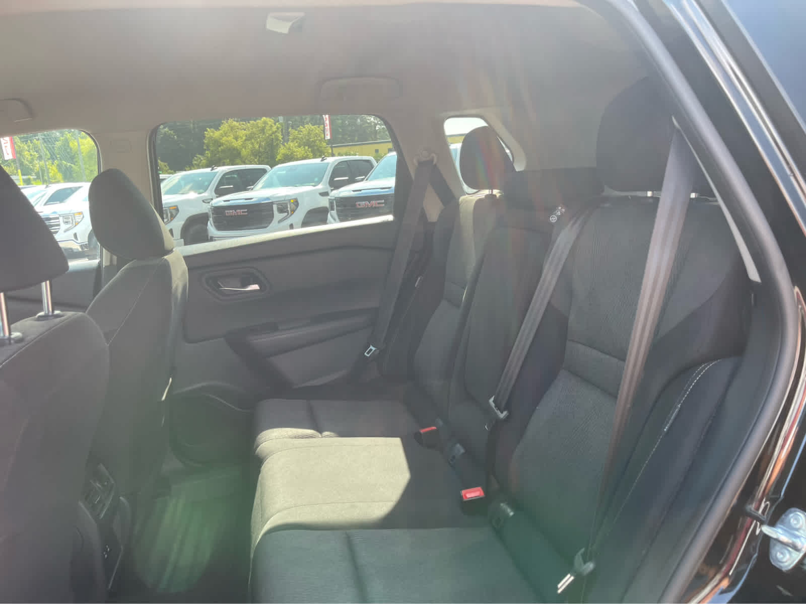 2025 Nissan Rogue SV - Photo 21