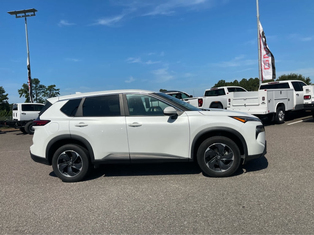 Used 2024 Nissan Rogue SV