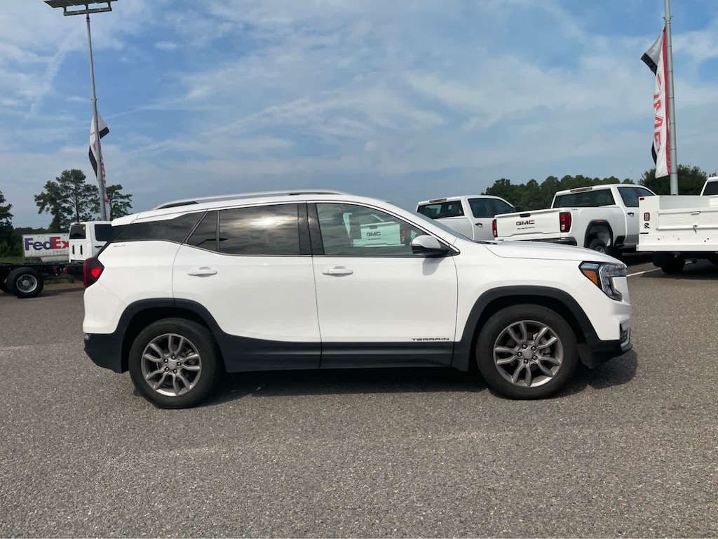 Used 2024 GMC Terrain SLT SUV