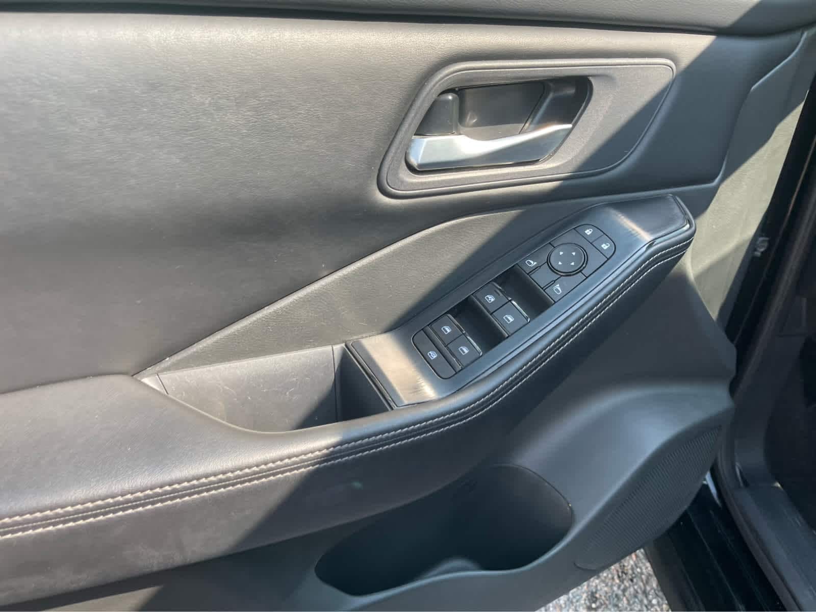 2025 Nissan Rogue SV - Photo 11