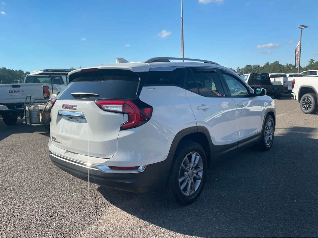Used 2024 GMC Terrain SLT SUV
