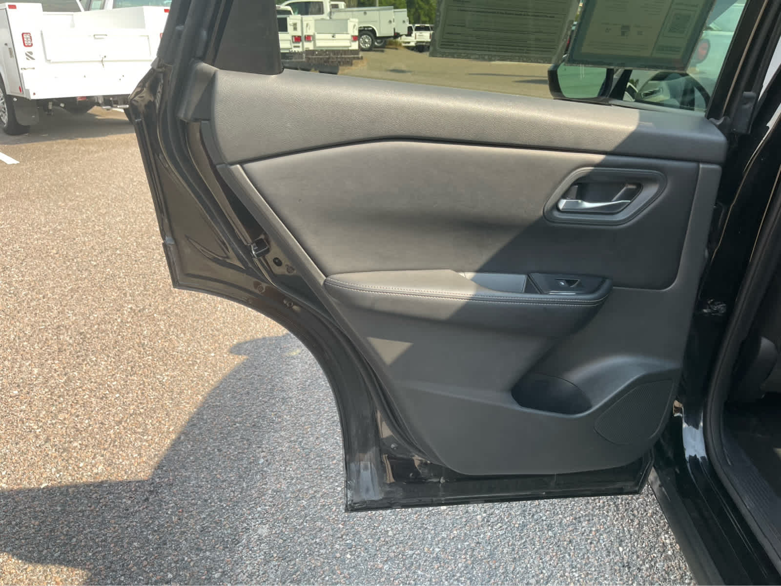 2025 Nissan Rogue SV - Photo 19