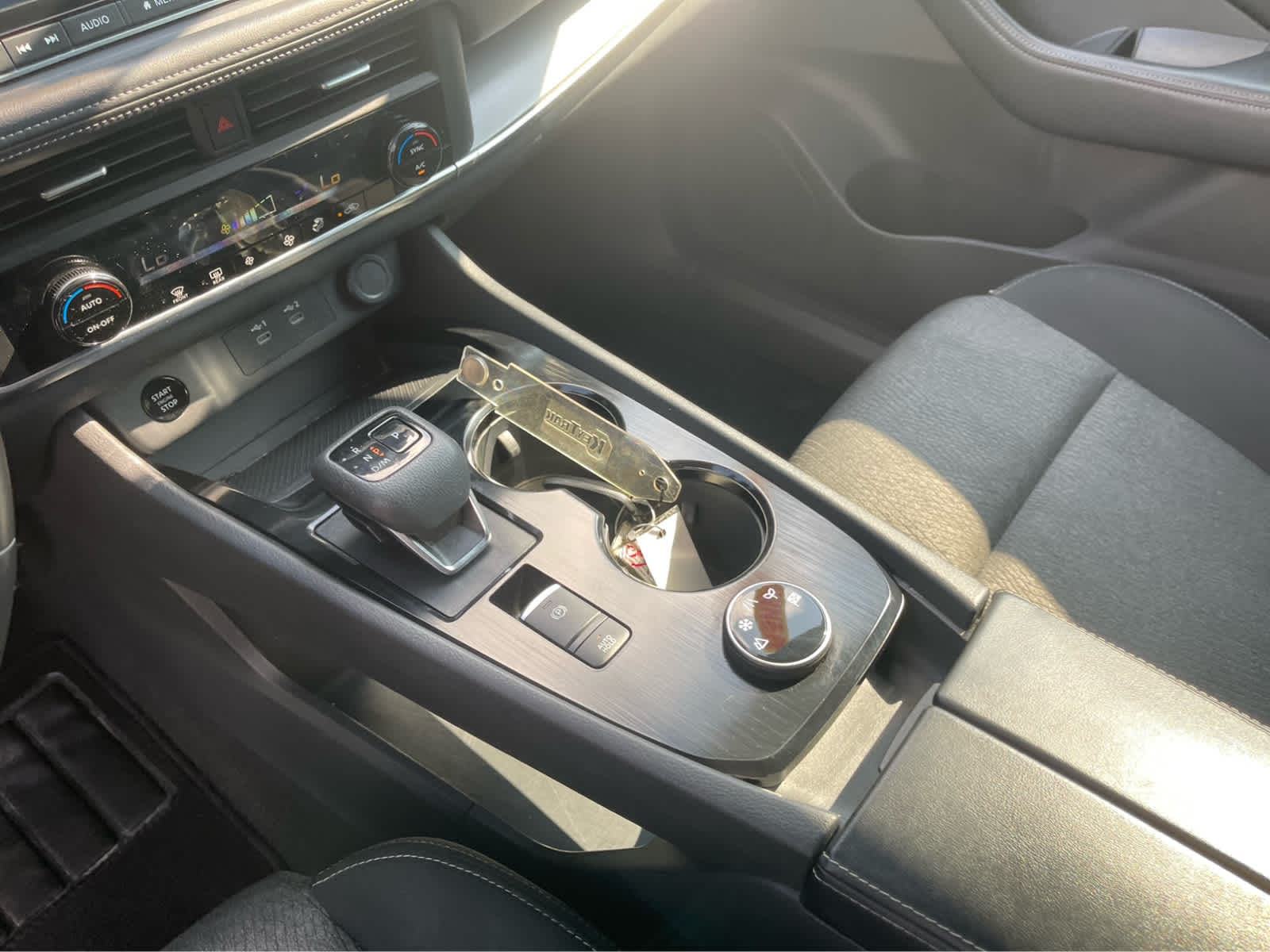 2025 Nissan Rogue SV - Photo 17