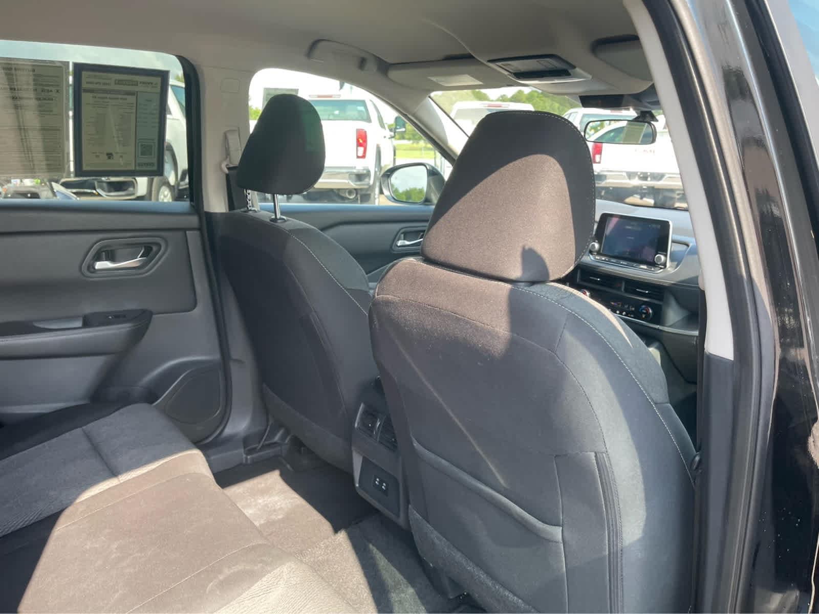 2025 Nissan Rogue SV - Photo 25