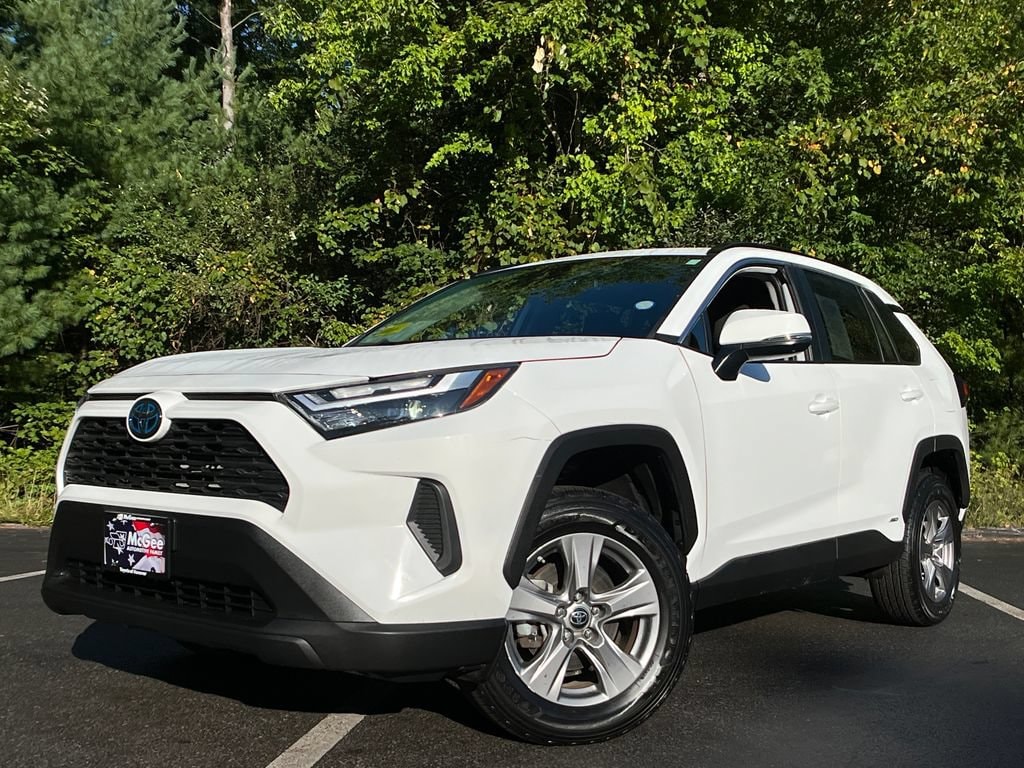2024 Toyota RAV4 LE