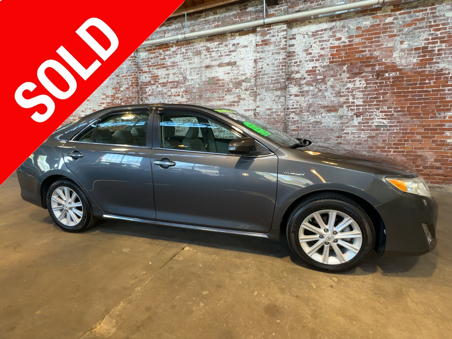 Used 2012 Toyota Camry Hybrid XLE Sedan