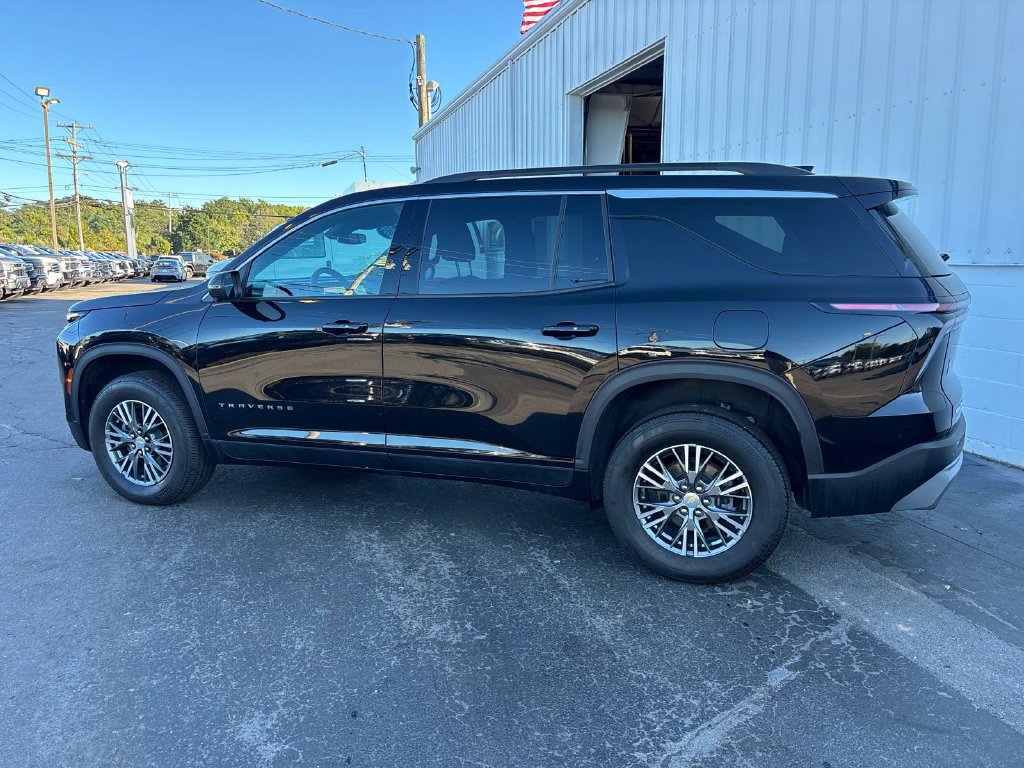 Used 2024 Chevrolet Traverse LT SUV