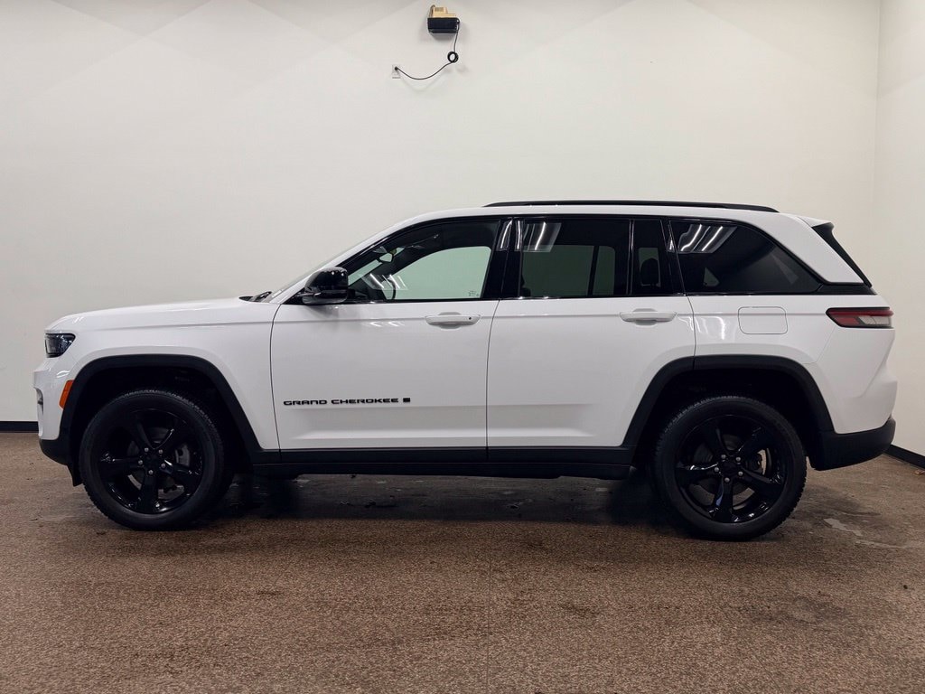 Used 2023 Jeep Grand Cherokee Laredo SUV
