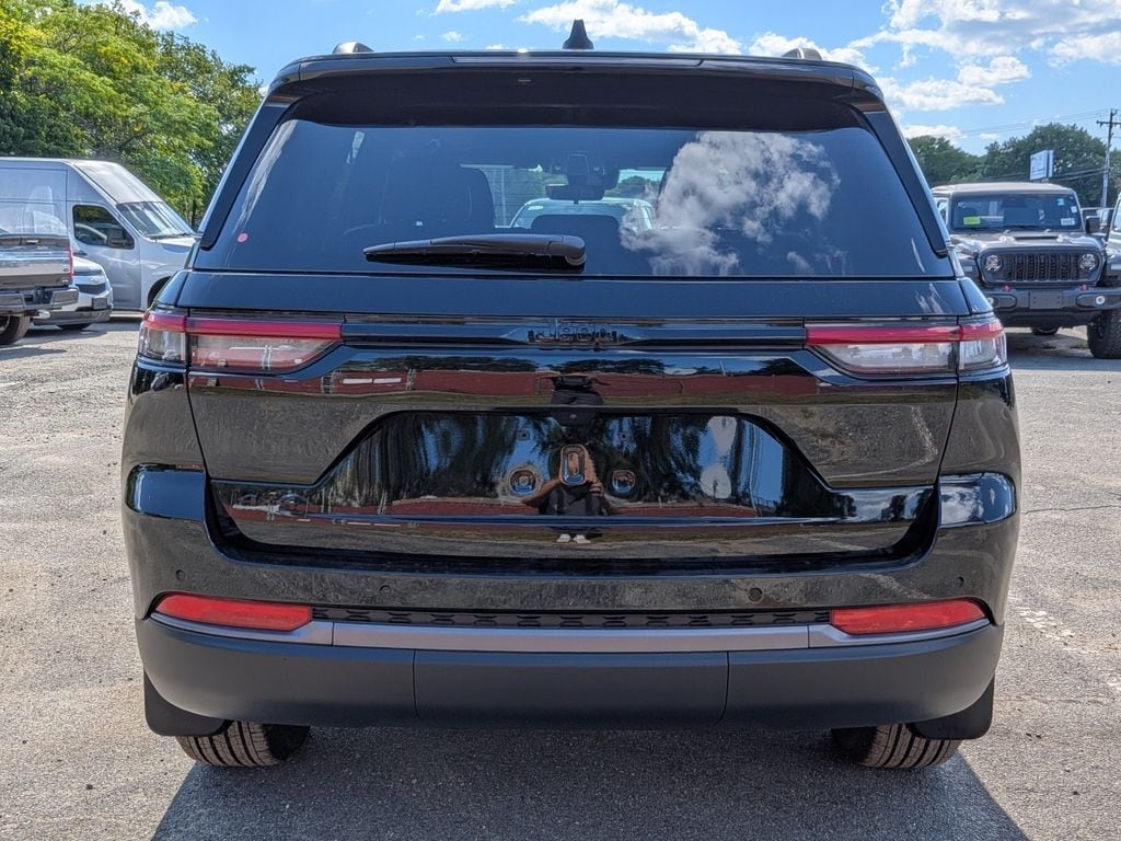 New 2027 Jeep Grand Cherokee Laredo Altitude Sport Utility