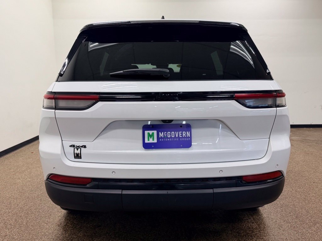 Used 2023 Jeep Grand Cherokee Laredo SUV
