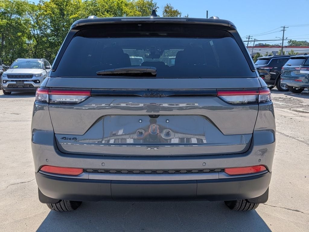 New 2027 Jeep Grand Cherokee Laredo Altitude Sport Utility