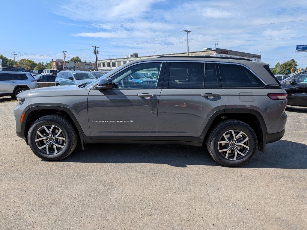 New 2027 Jeep Grand Cherokee Laredo X Sport Utility
